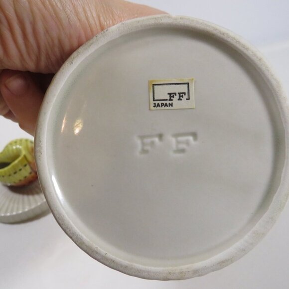 Seashell Ceramic Dish by Fitz & Floyd with Lid Glazed (has small chip on lid) - Picture 7 of 11